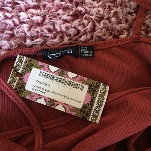 Red Dress - Picture 2 of 2